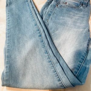 BLEACHED SKINNY JEANS